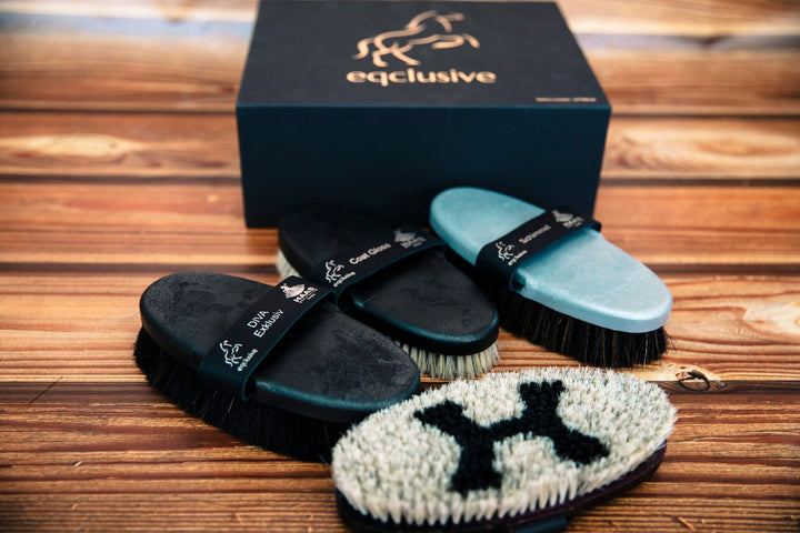 Eqclusive Pack for White, Grey & Coloured Horses ©