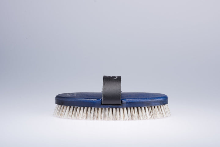 Alan Davies Quarter Marker Brush – Precision for Perfect Quarter Marks