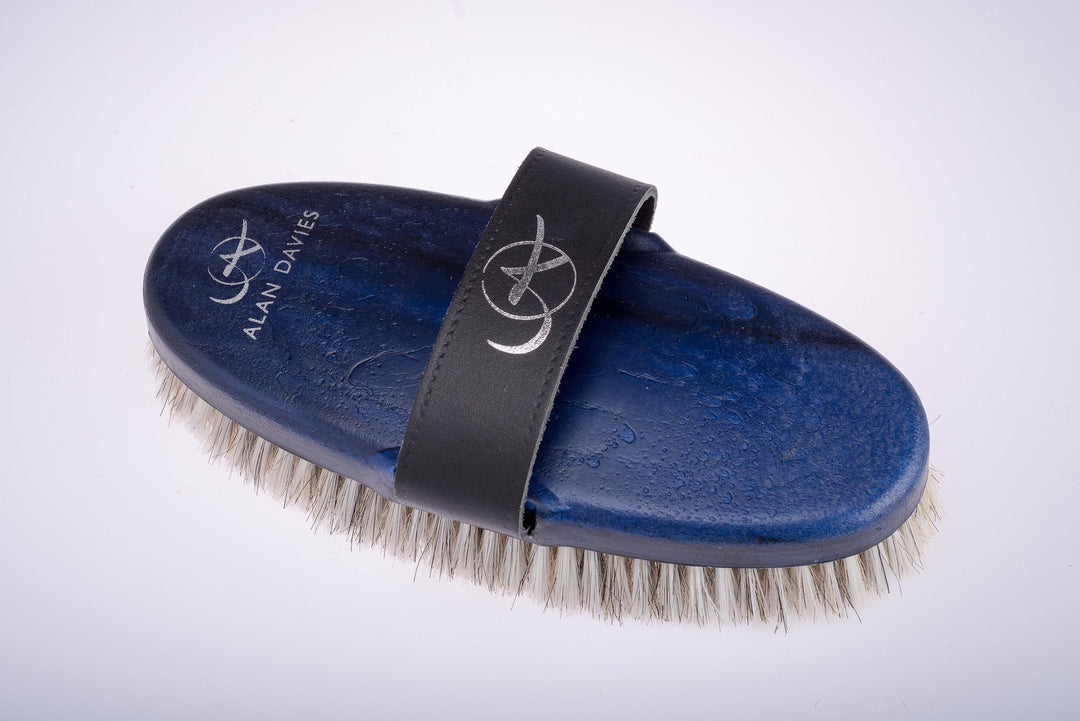 Alan Davies Quarter Marker Brush – Precision for Perfect Quarter Marks
