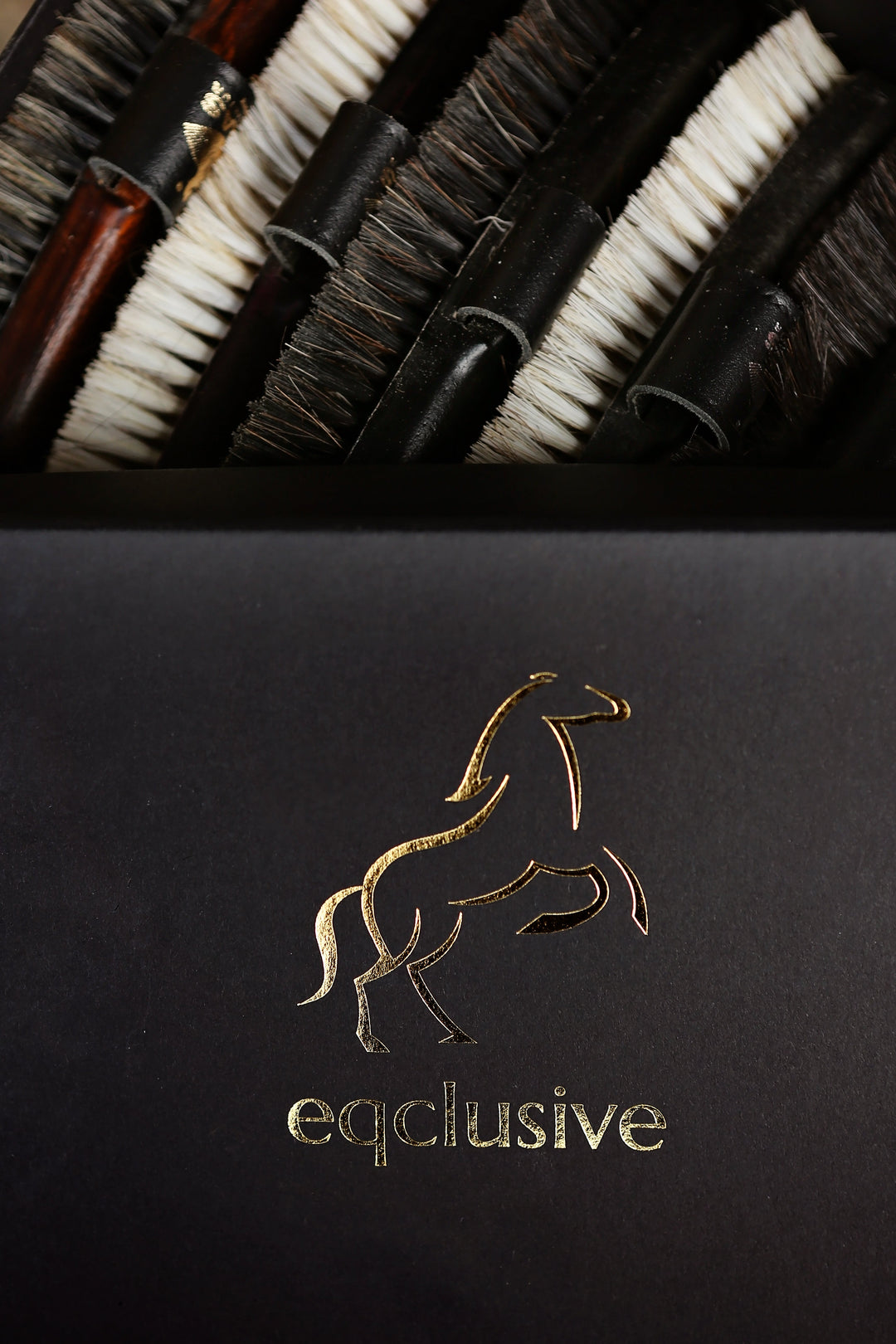 Eqclusive Pack for White, Grey & Coloured Horses ©